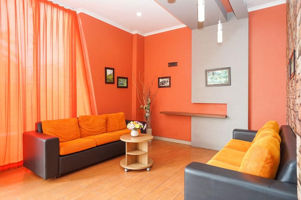 Oyo 450 Semampir Residence Surabaja Zewnętrze zdjęcie
