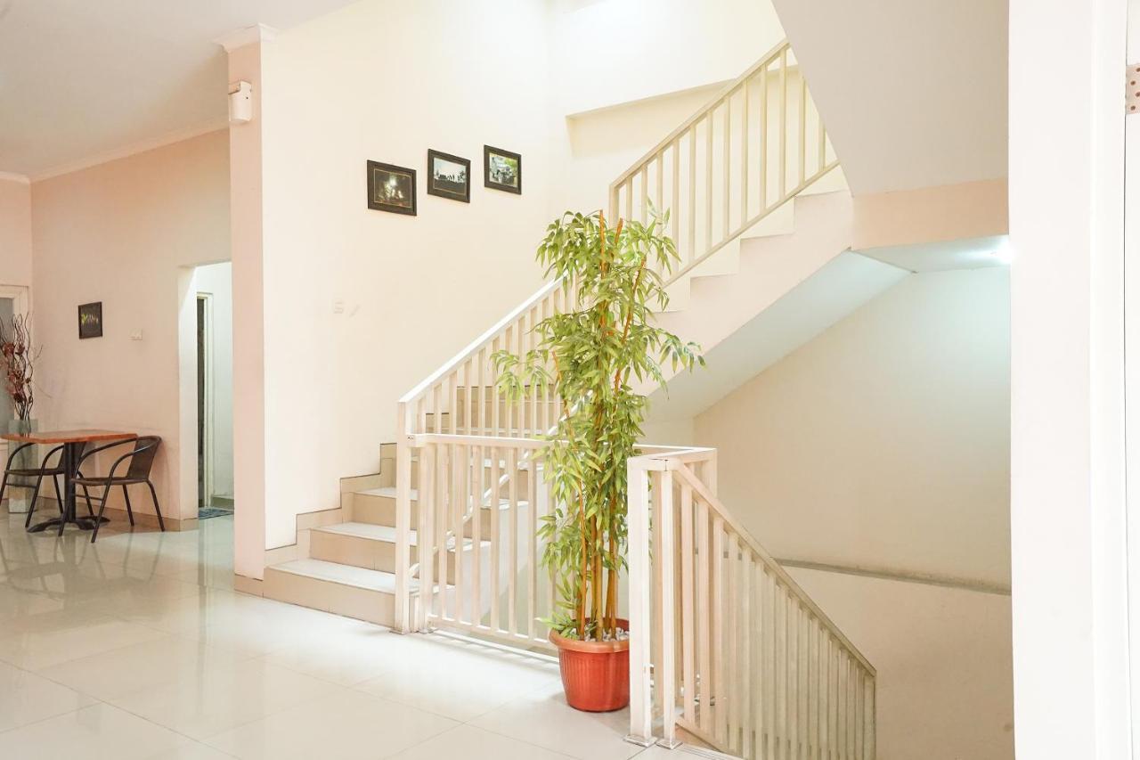Oyo 450 Semampir Residence Surabaja Zewnętrze zdjęcie
